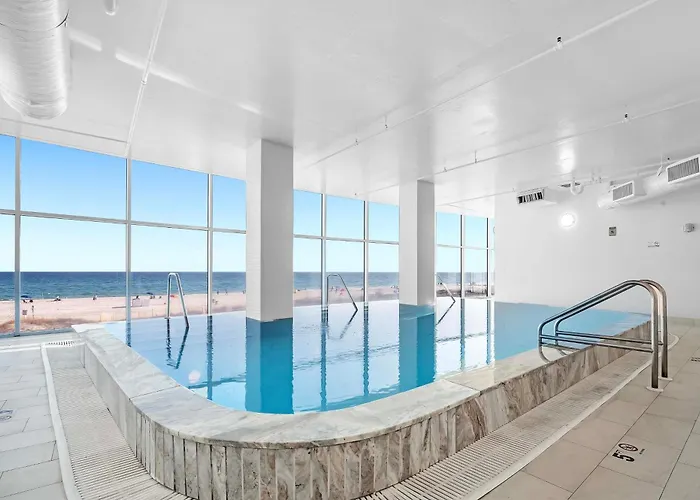 Holiday home Gulf Views & Pools: Beachfront Island Tower *
