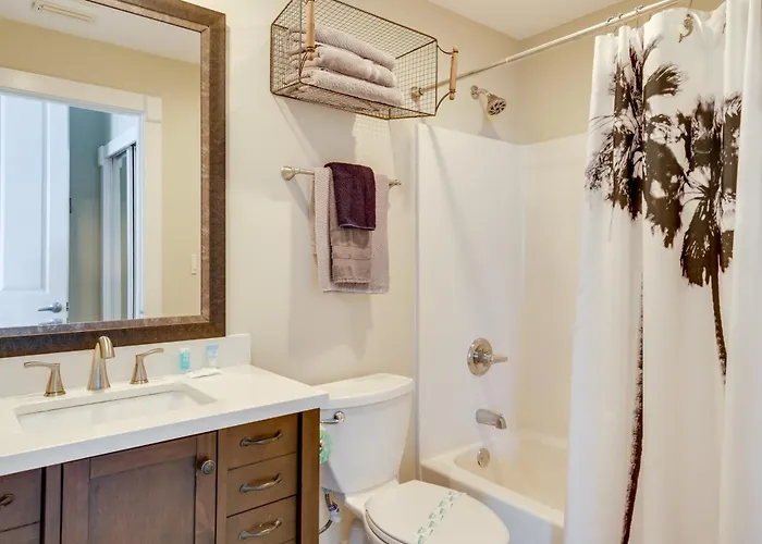 Gulf Views & Pools: Beachfront Island Tower Holiday home